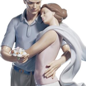 LLADRÓ Couple Figure You're Everything to Me in Glossy Porcelain in Pastel Colors. Decorative Figure of Lovers.